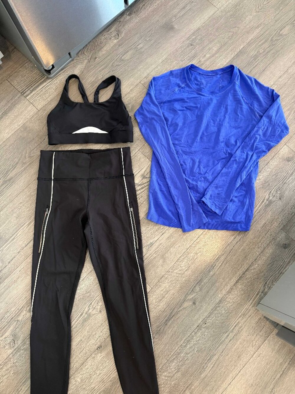 Athleta 3-Piece Workout Set Sports Bra Leggings Long Sleeve Size Small